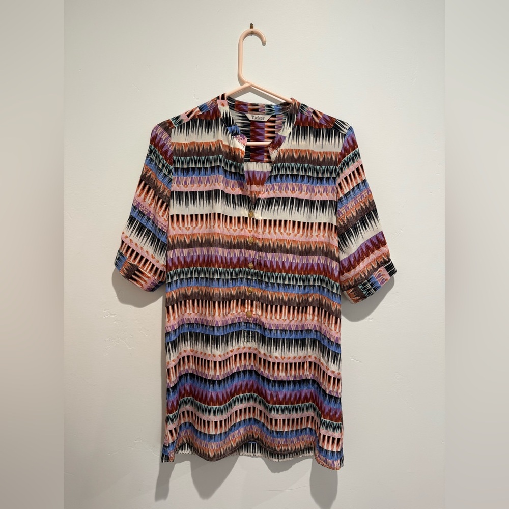 Tucker 100% silk southwest chevron  button tunic size small